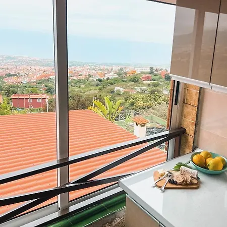 Sun-soaked W Patio, Balcony & Garden - Aguilas Feriehus La Orotava