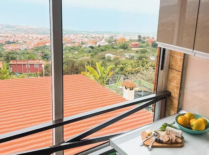 Sun-soaked W Patio, Balcony & Garden - Aguilas Semesterbostad La Orotava