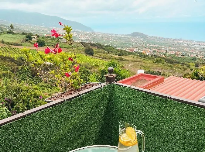 Sun-soaked W Patio, Balcony & Garden - Aguilas Semesterbostad La Orotava