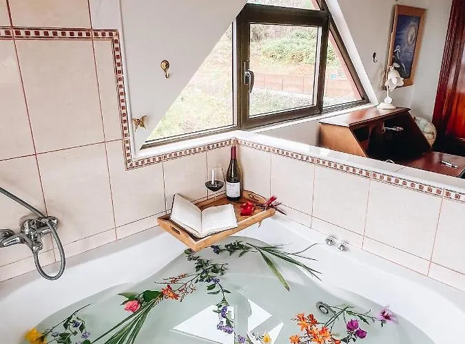 Sun-soaked W Patio, Balcony & Garden - Aguilas Semesterbostad *