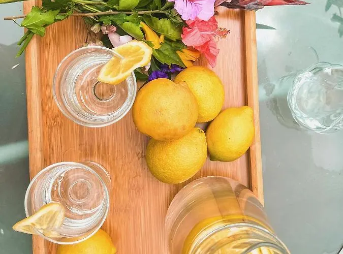 Semesterbostad Sun-soaked W Patio, Balcony & Garden - Aguilas *