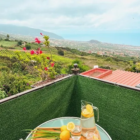Sun-soaked W Patio, Balcony & Garden - Aguilas Vakantiehuis La Orotava